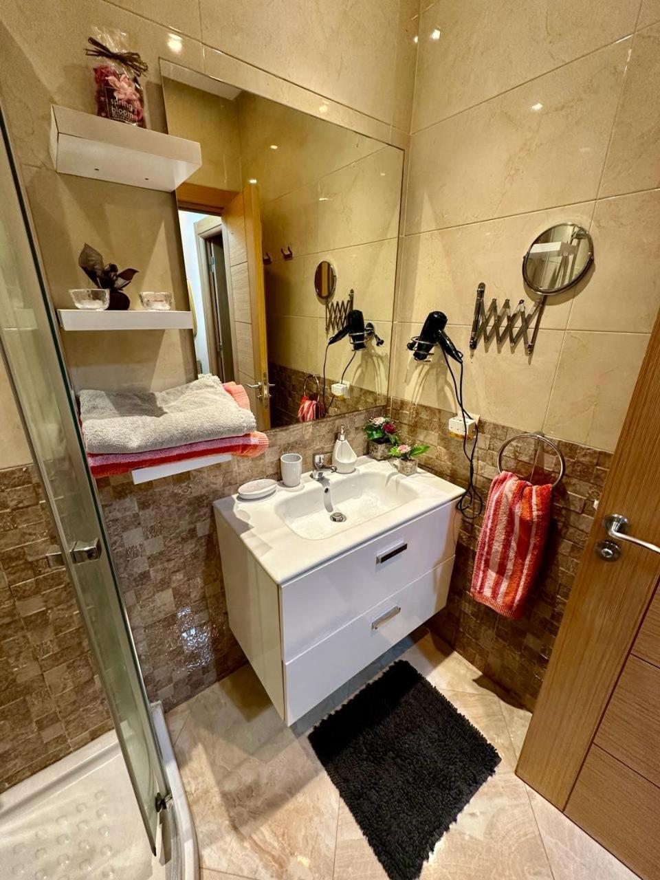 Appartamento Apparemment De Luxe Vue Piscine Bouznika Esterno foto